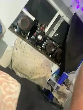 Snapshot of Cutebitch@xh chatting on 04.12.26 Cutebitchxh online show from 04.12.26