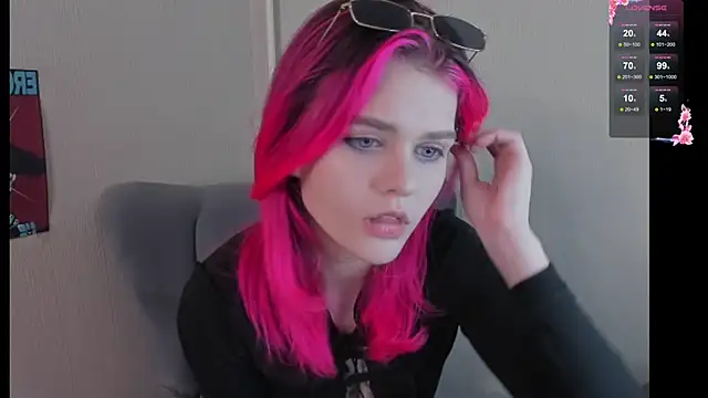 Snapshot of JulieTaylors chatting on 11.18.25 JulieTaylors online show from 11.18.25