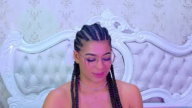 TiaraRosse online show from 11.30.25