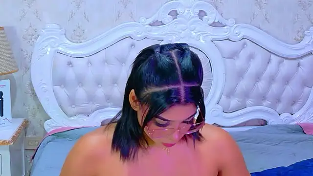 TiaraRosse online show from 01.17.26