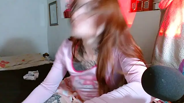 kittenlizz online show from 12.22.25