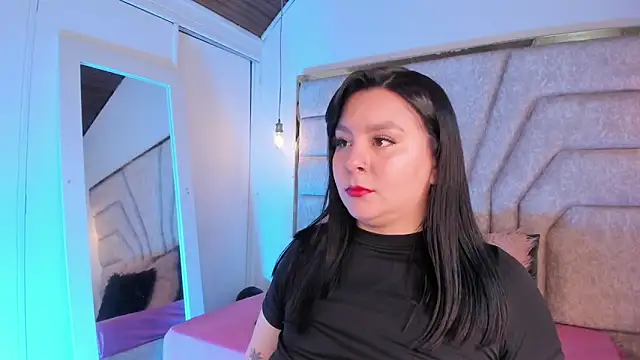 EmaJames25 online show from 10.13.25