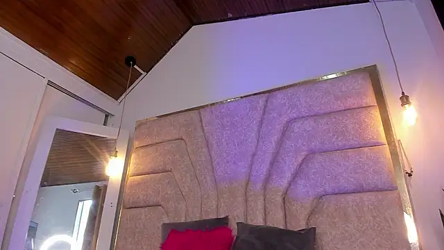 Snapshot of EmaJames25 chatting on 02.21.26 EmaJames25 online show from 02.21.26