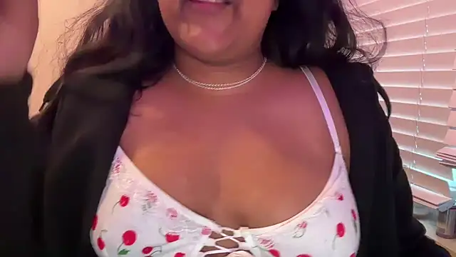 Snapshot of inarahh chatting on 02.02.25 inarahh online show from 02.02.25