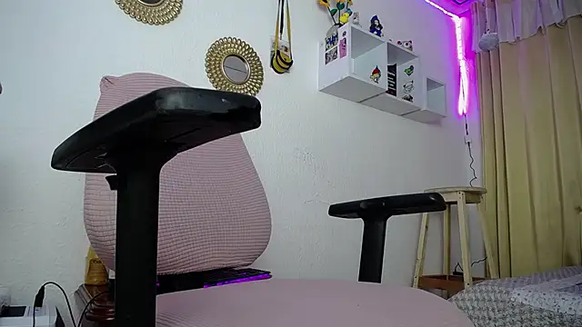 Soffy-brooks online show from 01.04.25