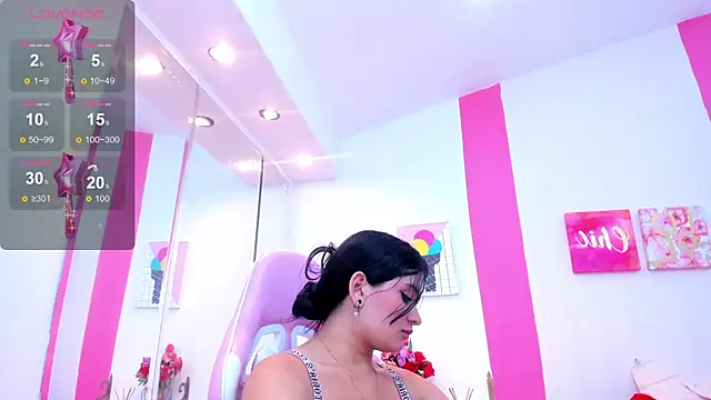 scarlette 15  online show from 02.18.25