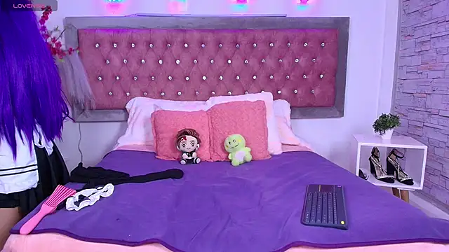 Snapshot of EmmaWilder chatting on 09.20.25 EmmaWilder online show from 09.20.25