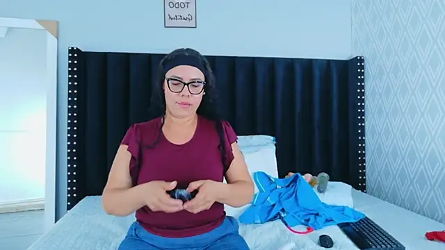 Snapshot of hotlatinateacher chatting on 04.20.26 hotlatinateacher online show from 04.20.26