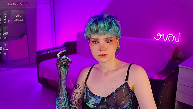 School Love online show from 12.03.24