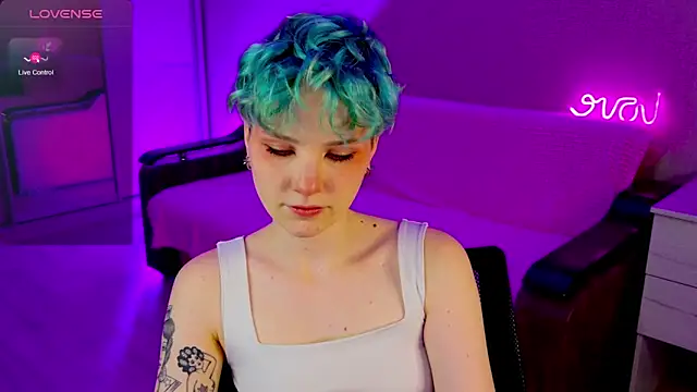 School Love online show from 12.09.24