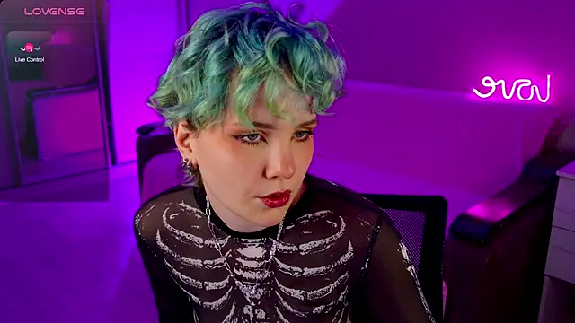 School Love online show from 01.04.25