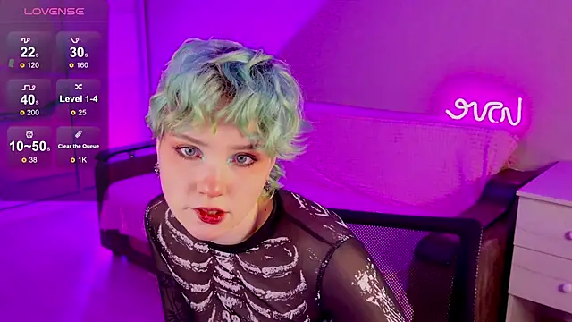 School Love online show from 01.13.25