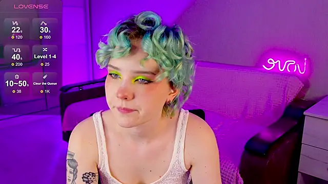 School Love online show from 01.15.25