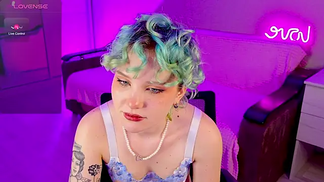 School Love online show from 01.16.25