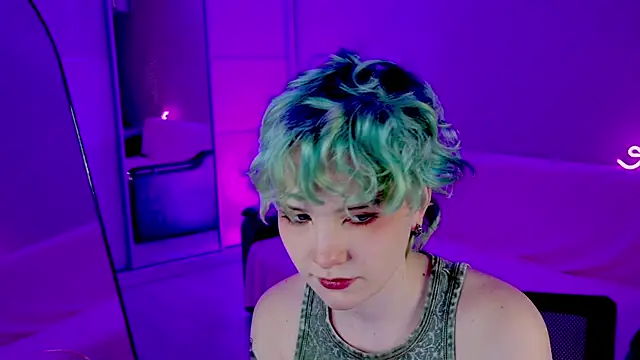 School Love online show from 01.23.25