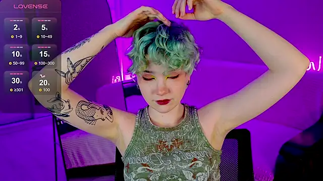 School Love online show from 01.30.25