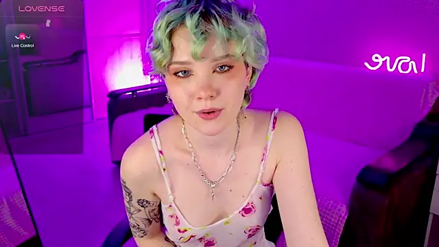 School Love online show from 02.02.25