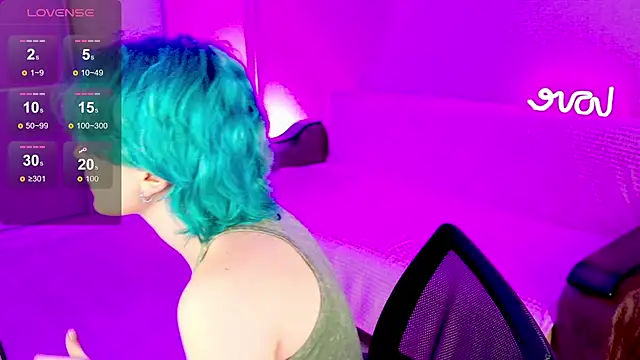 School Love online show from 02.05.25