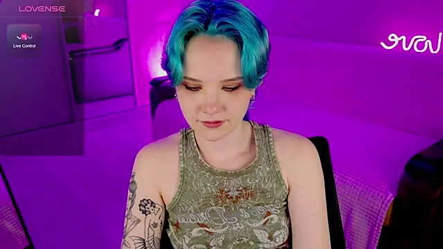 School Love online show from 02.05.25