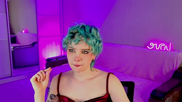 School Love online show from 02.20.25