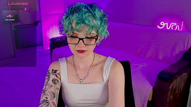 School Love online show from 02.23.25