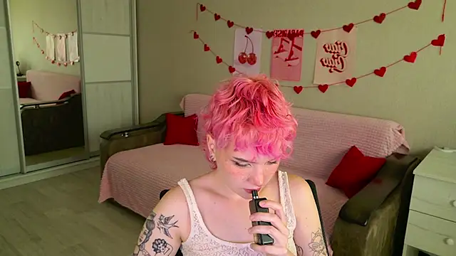 School Love online show from 09.18.25