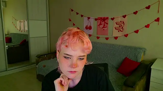 School Love online show from 09.29.25