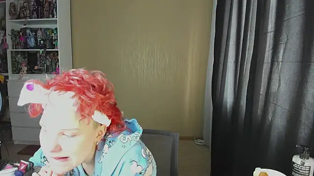 School Love online show from 04.19.26