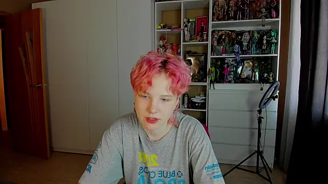 School Love online show from 05.20.26