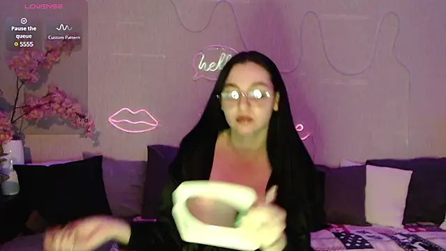 Fluffy Tiffy online show from 01.14.25