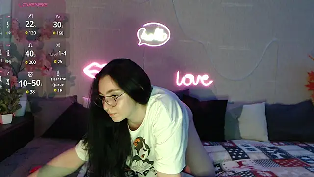 Fluffy Tiffy online show from 01.20.25