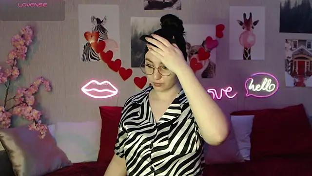 Fluffy Tiffy online show from 02.15.25