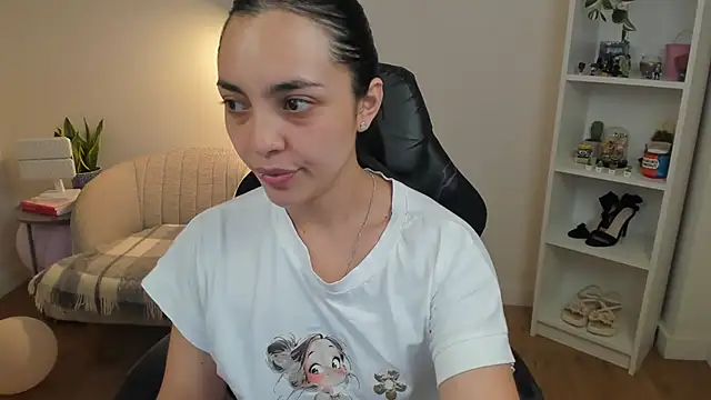 Snapshot of _BellaEvans_ chatting on 04.20.26 BellaEvans online show from 04.20.26