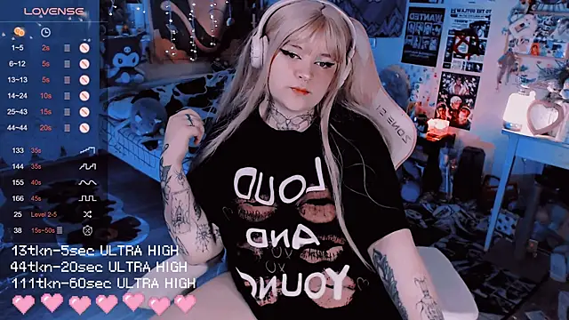 Snapshot of noori__hope chatting on 12.05.25 noori hope online show from 12.05.25