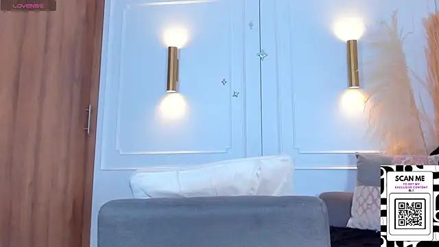 Snapshot of Chrishell_ chatting on 02.03.25 Chrishell online show from 02.03.25