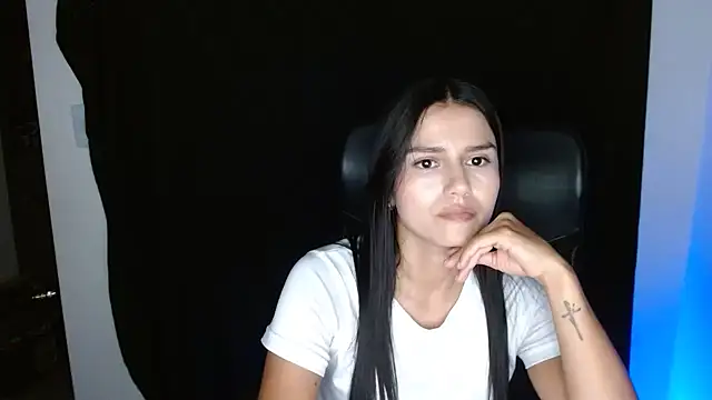 Snapshot of cloe_fox chatting on 10.02.25 cloe fox online show from 10.02.25