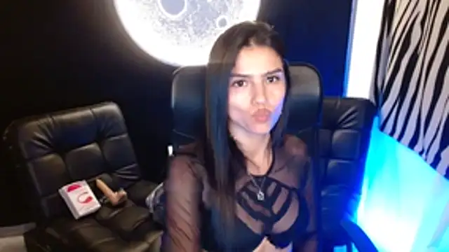 Snapshot of cloe_fox chatting on 11.06.25 cloe fox online show from 11.06.25