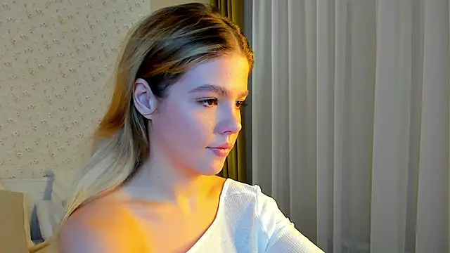 Snapshot of Anna_Robinson chatting on 01.17.25 Anna Robinson online show from 01.17.25