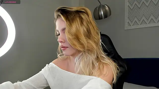 Snapshot of Anna_Robinson chatting on 01.21.25 Anna Robinson online show from 01.21.25