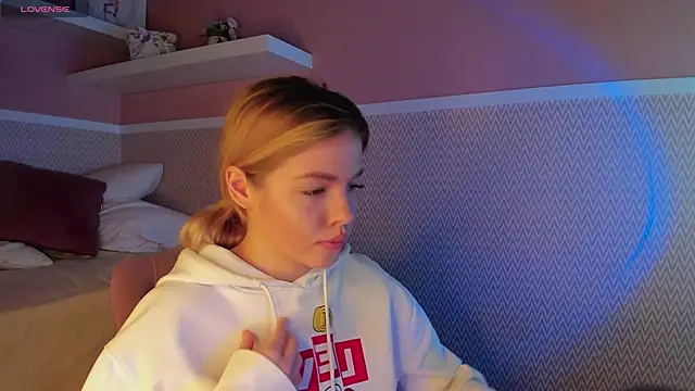 Snapshot of Anna_Robinson chatting on 02.11.25 Anna Robinson online show from 02.11.25