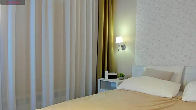 Snapshot of Anna_Robinson chatting on 02.21.25 Anna Robinson online show from 02.21.25