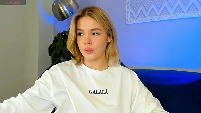 Snapshot of Anna_Robinson chatting on 03.08.25 Anna Robinson online show from 03.08.25