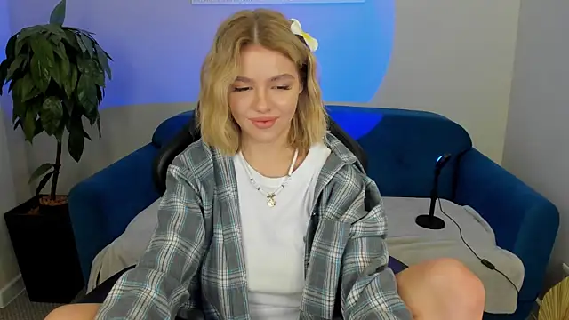 Snapshot of Anna_Robinson chatting on 03.13.25 Anna Robinson online show from 03.13.25