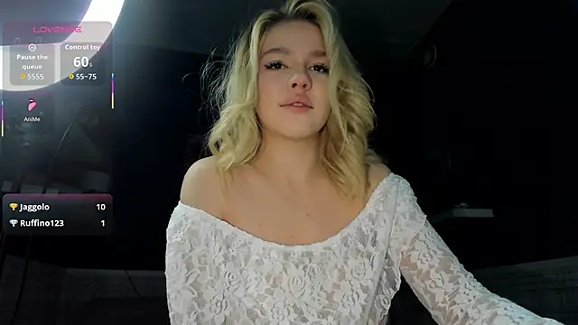 Snapshot of Anna_Robinson chatting on 09.29.25 Anna Robinson online show from 09.29.25