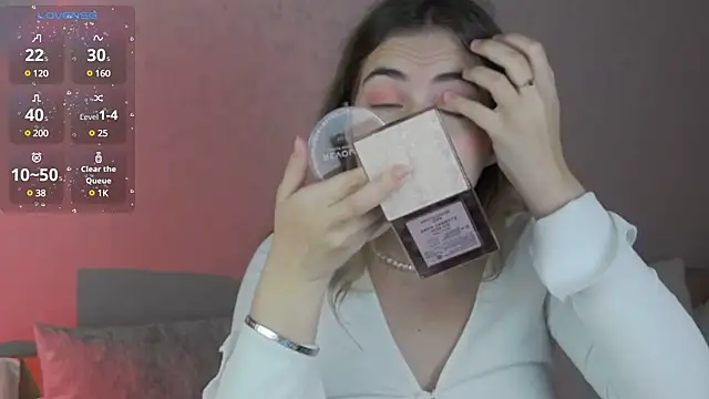 chloi hes online show from 12.04.24