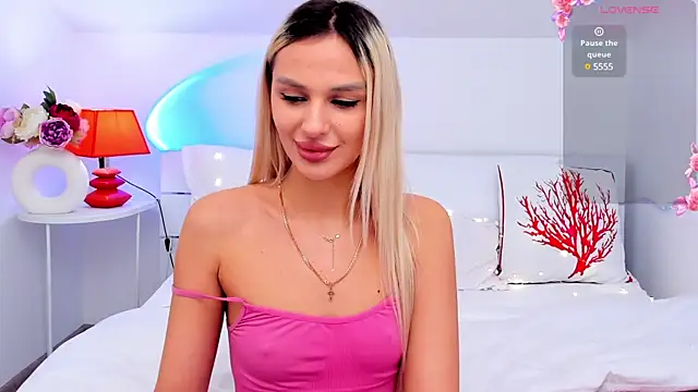 MissLoou online show from 02.15.25