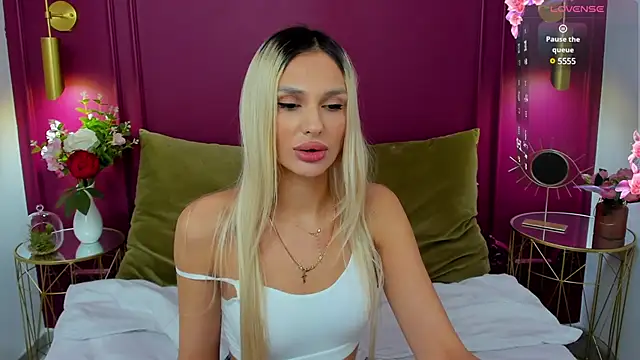 MissLoou online show from 02.24.25