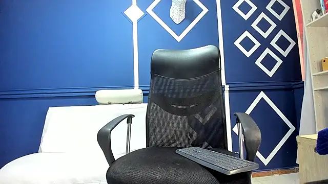 charolbruce 1 online show from 02.10.25