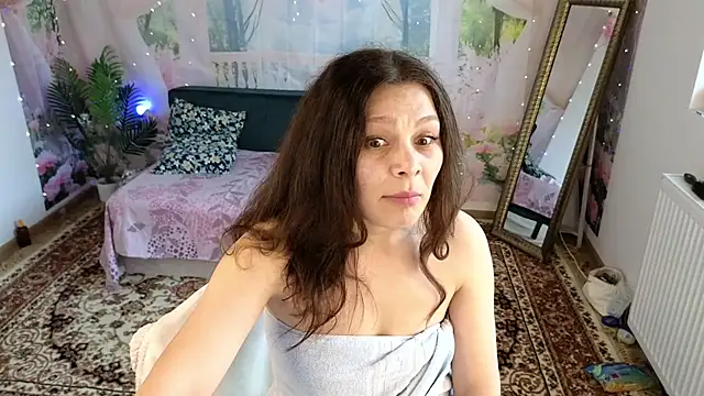 Snapshot of MadameDeFeu chatting on 06.03.26 MadameDeFeu online show from 06.03.26