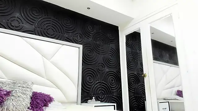 AbigailWilliams  online show from 09.30.25